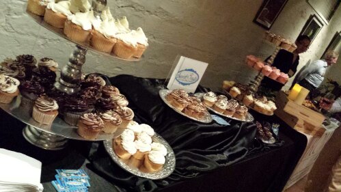 Sweet & Tasty cupcake table